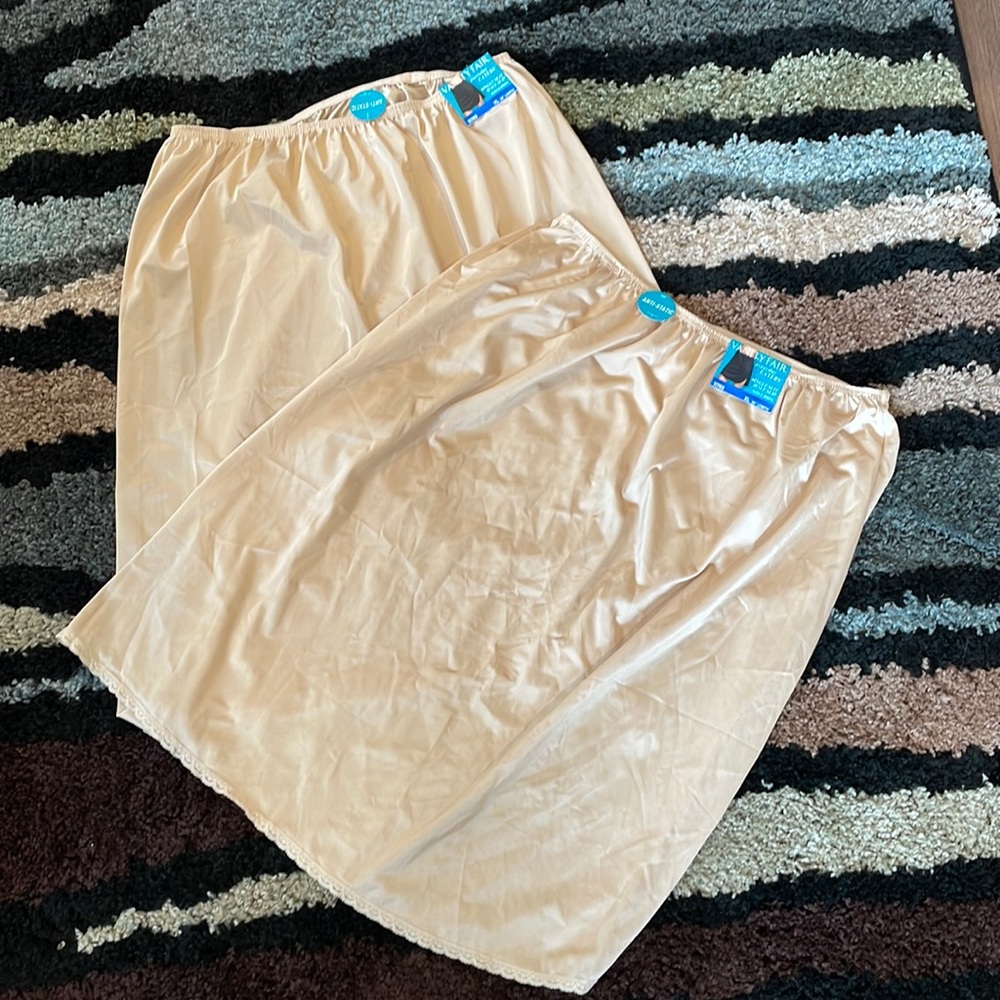 Set of 2 XL Vanity Fair 26” Length Slips